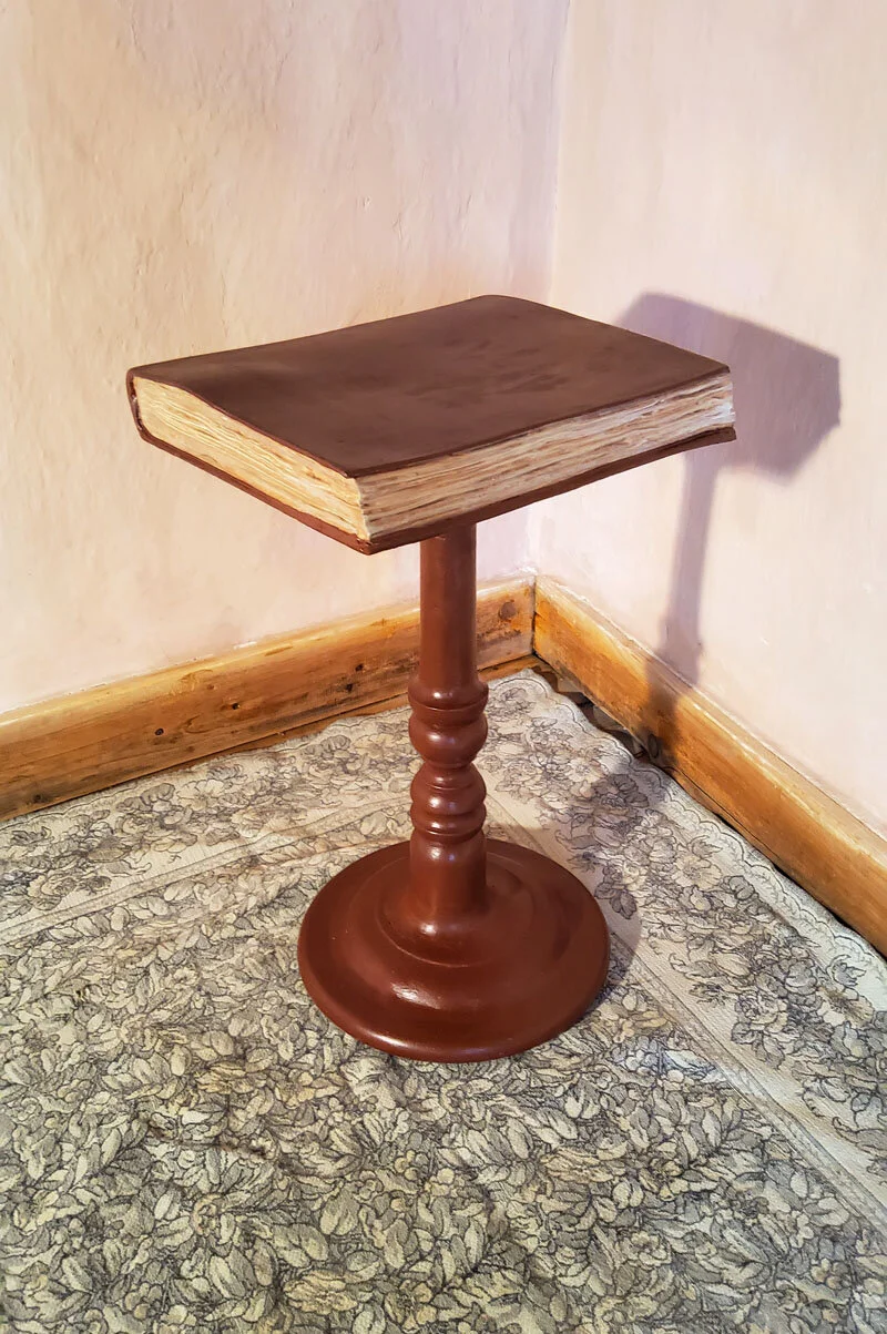   Martin Schwarz   Rundeinbein-Buchtischchen 