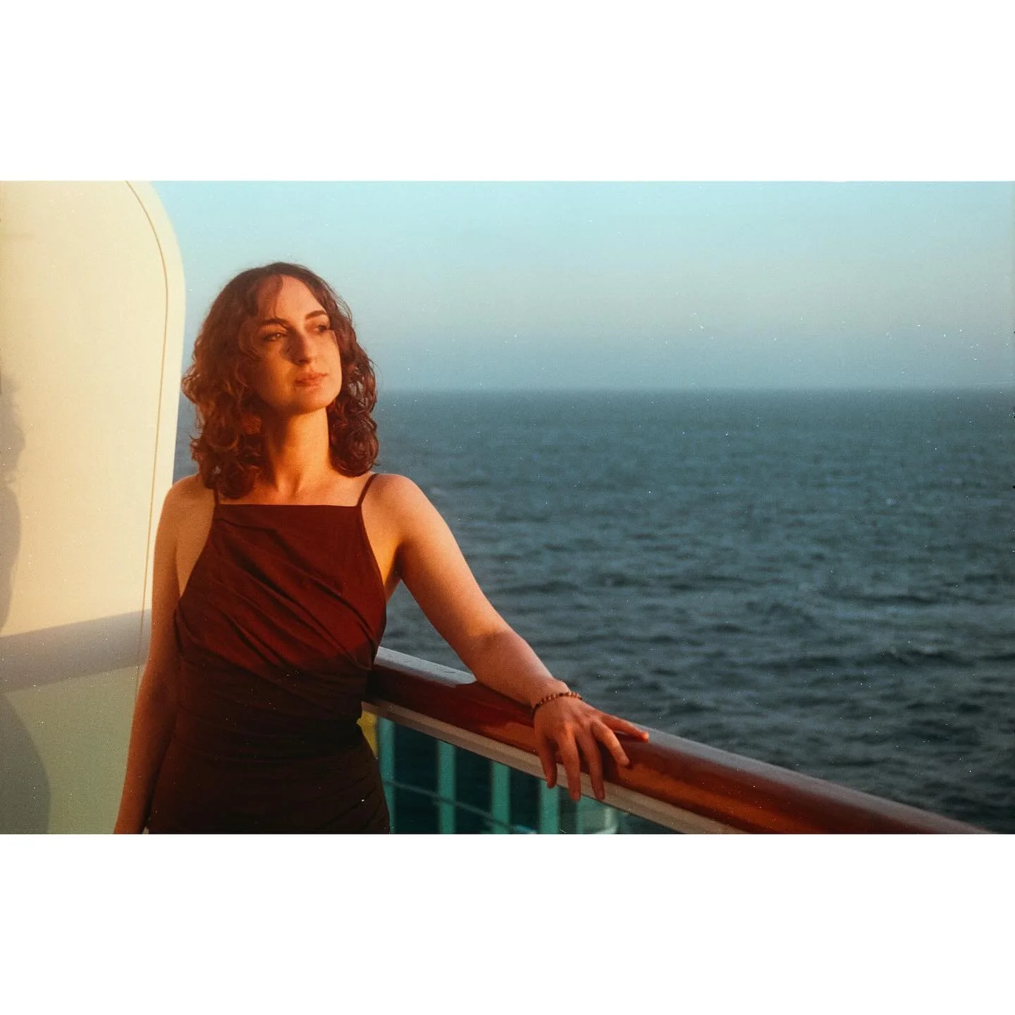 Did an impromptu photo shoot with my little sis. Thanks for humoring me, @laurabedol ! Always worth it to pack the Rolleiflex. 

📸: Leica iiig + Rolleiflex 2.8c
🎞️: Pro Image + Portra 800
🧑&zwj;🔬: Cs41

#filmphotography #filmphotograph #filmphoto