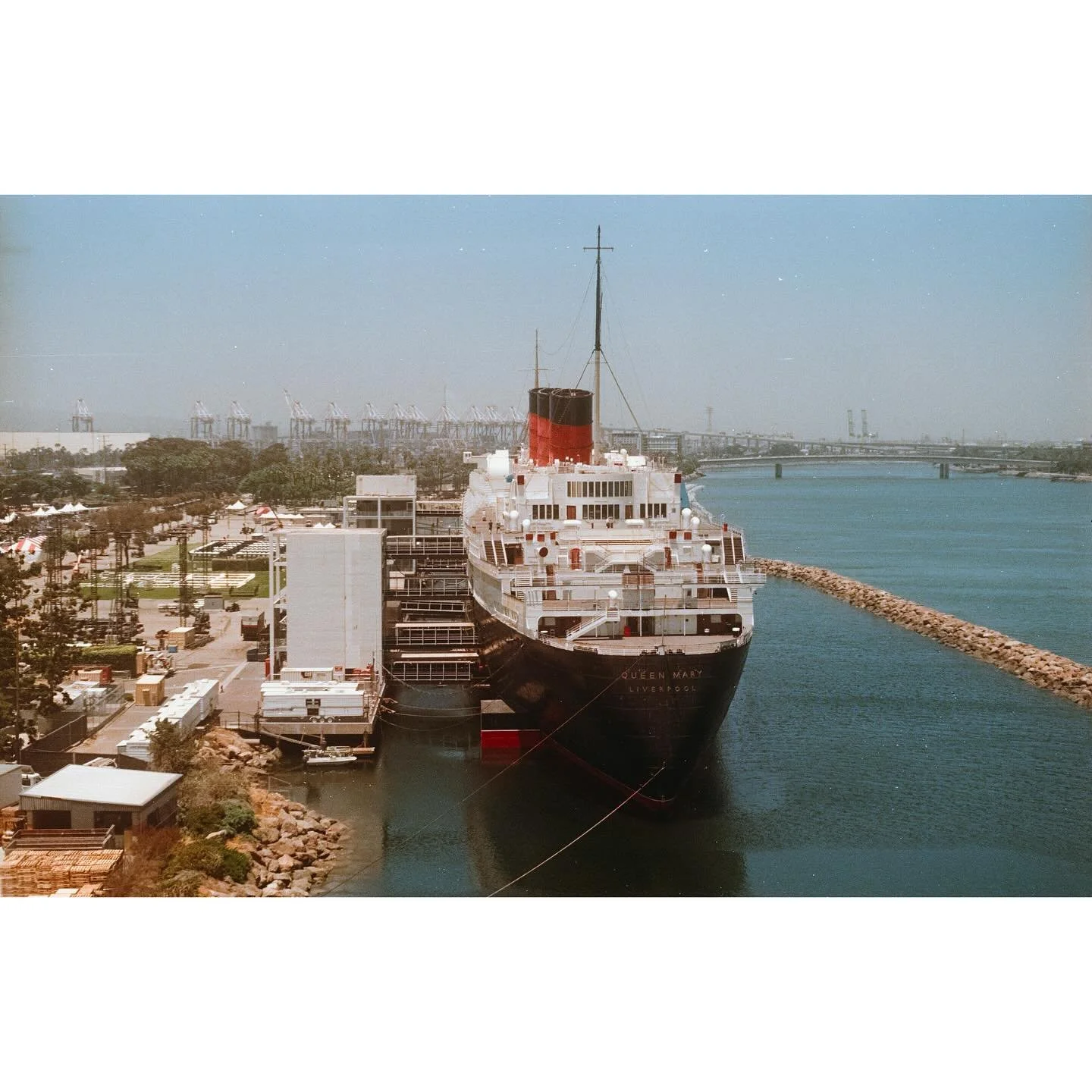 More film from the recent travels &hellip;

📸: Leica iiig + Olympus om2
🎞️: Pro Image + Portra 800
🧑&zwj;🔬: Cs41

#filmphotography #filmphoto #analog #analogvibes #analogcamera #analoglove #analoglife #filmisnotdead