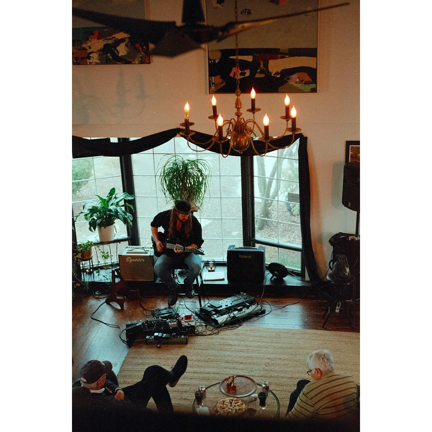 Film taken during a lovely evening out at @dromhus_doorcounty on our stay in Door County &hellip; please tag the musical artist if you know them!

Leica M3 📸 / Portra 800 🎞️ / CS41 🧑&zwj;🔬

@doorcounty @sturgeonbaydc @sturgeonbayartcrawl @kodakpr