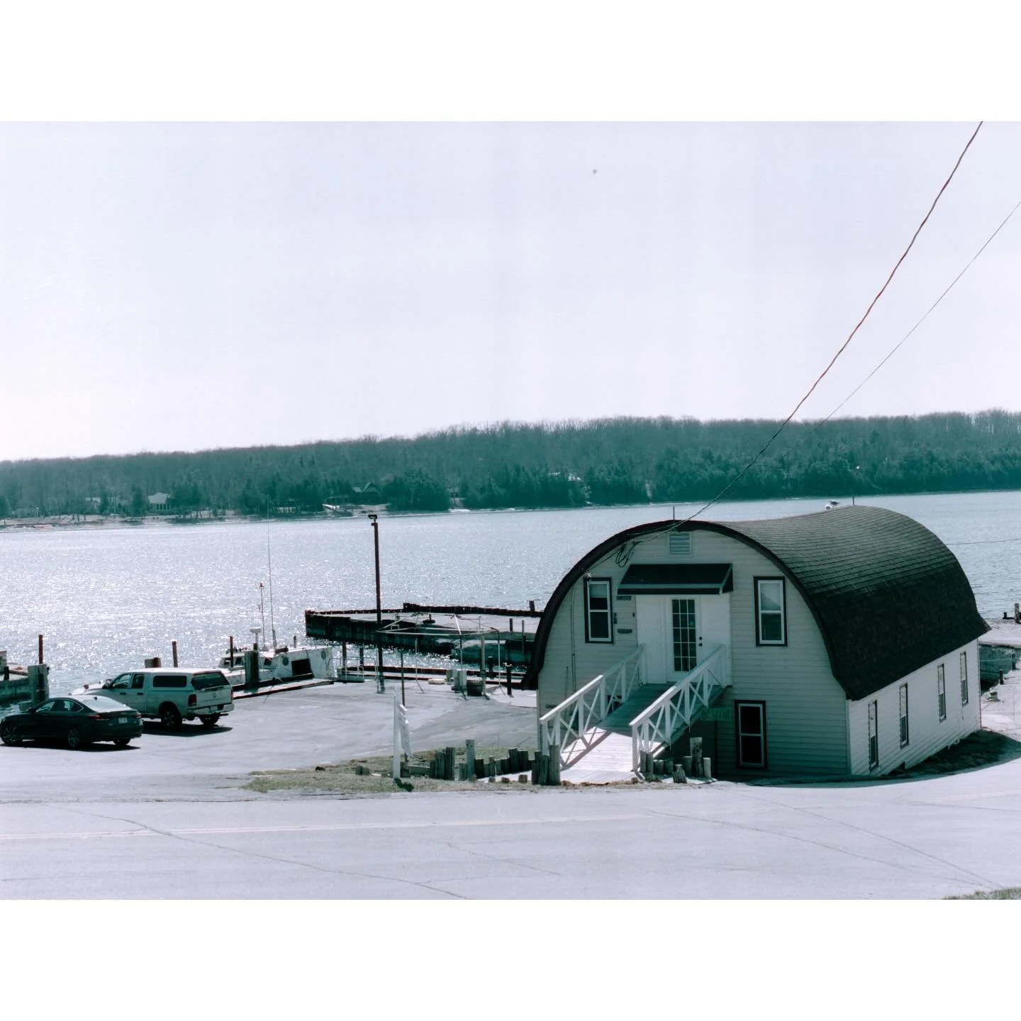 From the tip of the peninsula.

Mamiya 645 📸 / Expired Cinestill 400 🎞️ 
/ Cs41 🧑&zwj;🔬

#wisconsin #filmphotography #filmfeed #mediumformat #mamiya6451000s #mamiyamag #mamiya645 #filmisnotdead @cinestillfilm