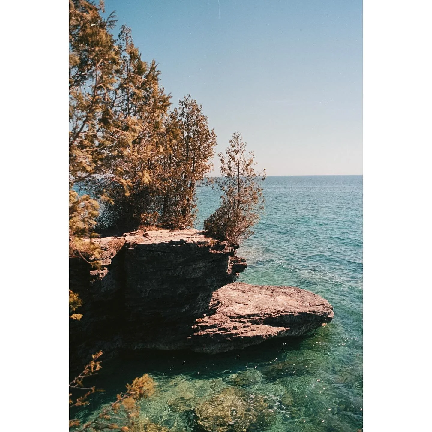 On the Door County Peninsula, the first days of spring are still pretty similar to the last days of winter &hellip; but you can tell the difference.

📸: Nikon FG + 28mm AIS 
🎞️: Kodak Ektar
🧑&zwj;🔬: Home Dev Cs41, Nikon Coolscan V

#analog #analo