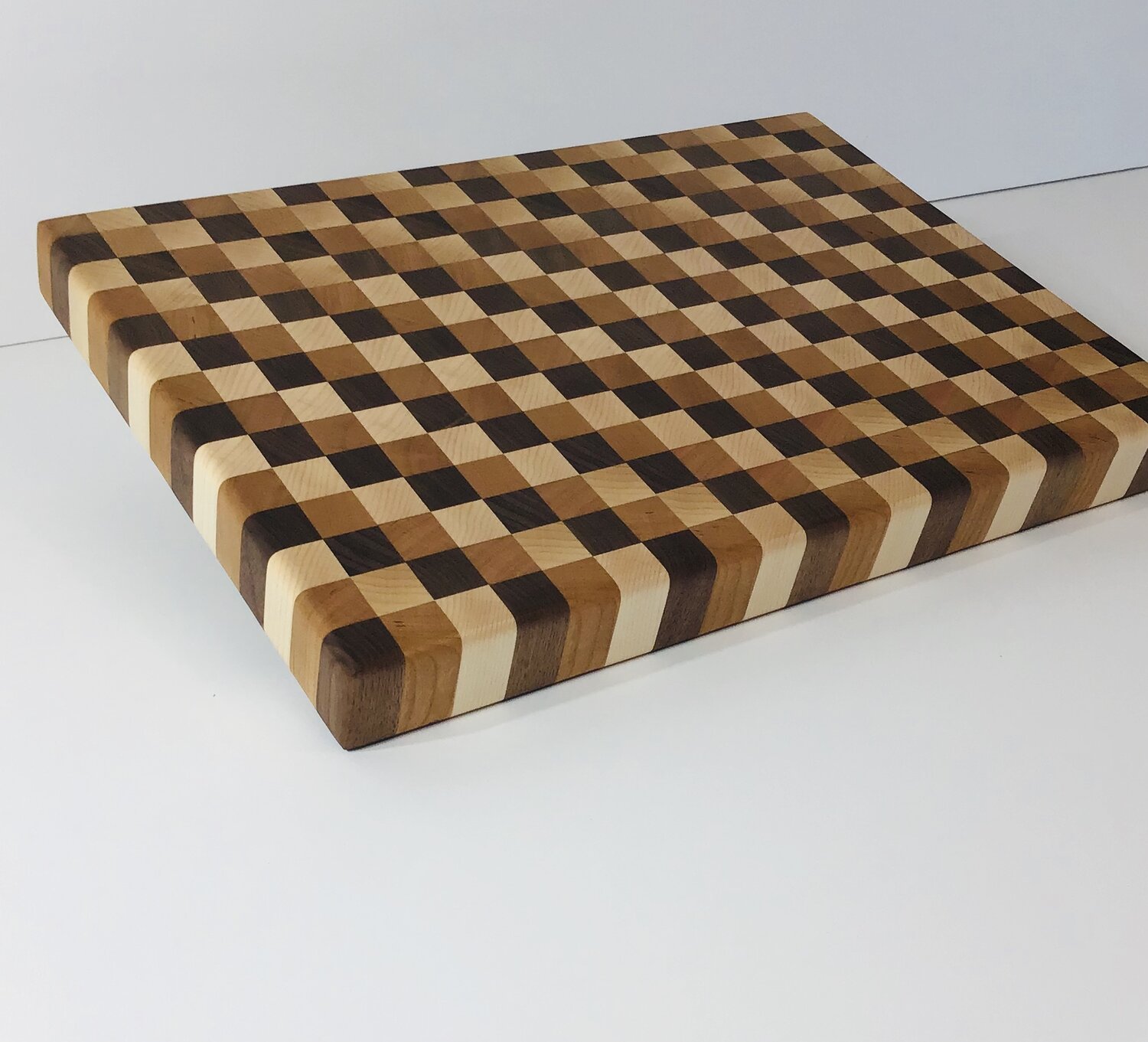 Checkered End Grain Cutting Board — THE FEDERAL CASE