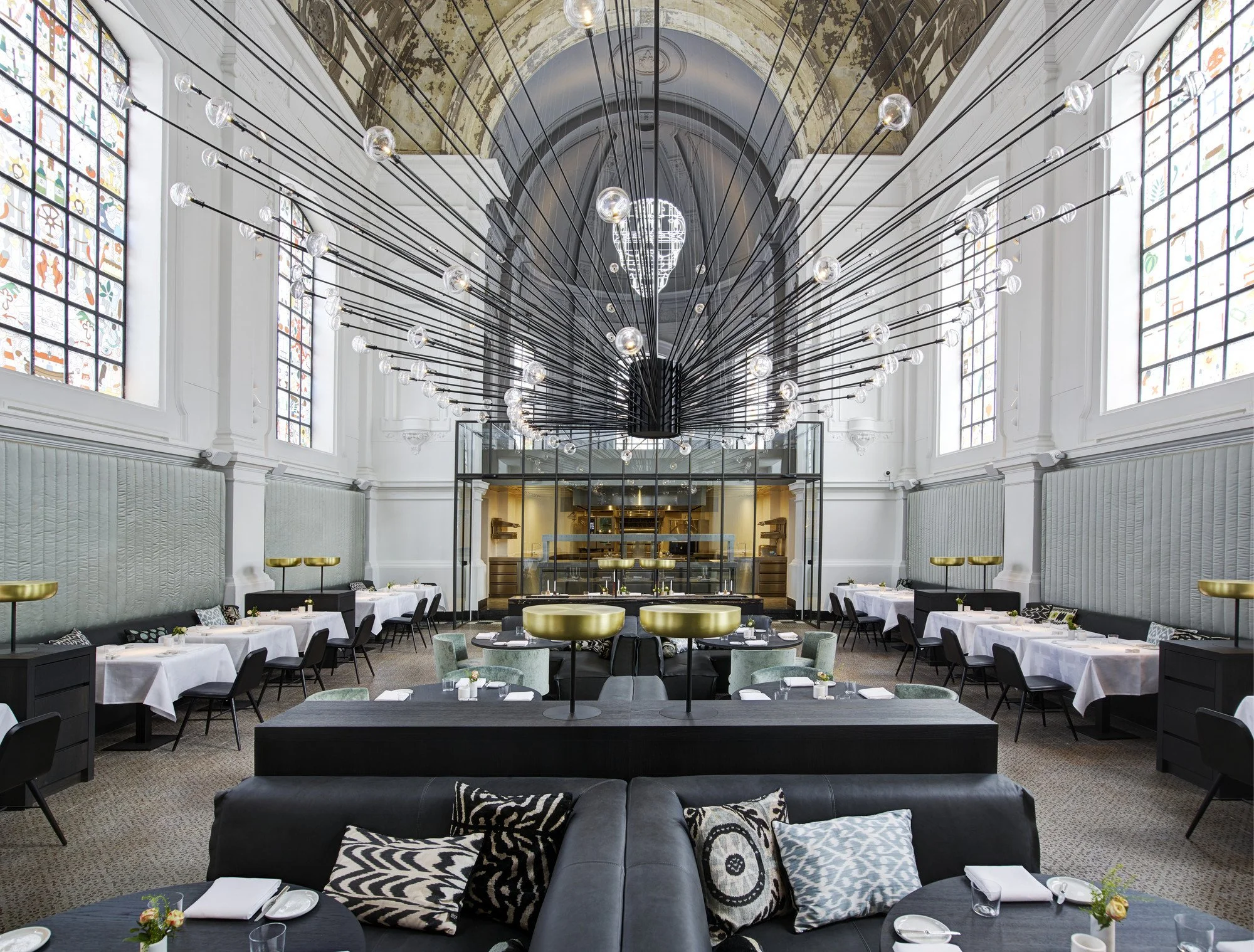 Why are high-end restaurants becoming integral to luxury hotel offerings?