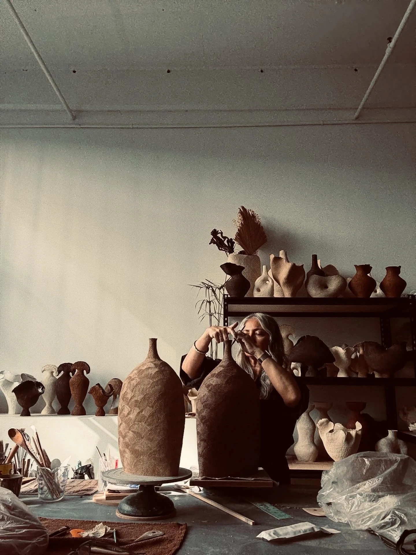 finishing touches&hellip;🤎
.
.
#commissionwork

#hello 👋 
#inthestudio
.
.
#sculpturalceramics #handbuilt #taniawhalenceramics
.
.

#handbuiltceramics 
#sculpturalvessels
#studioceramics #art #womeninceramics #interiordesign  #CREmerging #tappancol