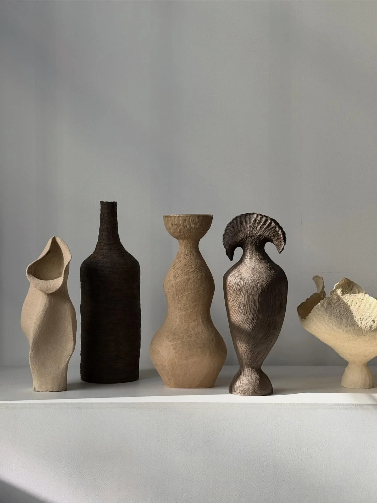 builds &amp; shots of work&hellip;.🤎
#inthestudio

.
.
.
#inthestudio
#sculpturalceramics #handbuilt #taniawhalenceramics
#handbuiltceramics 
#sculpturalvessels
#art #womeninceramics #interiordesign 
#brooklynpottery