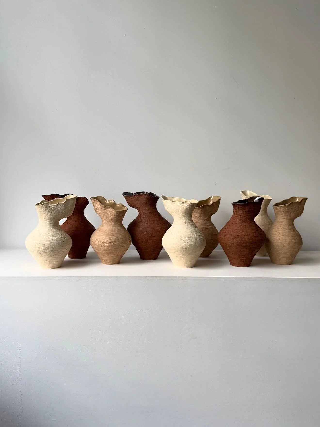 all the stages ~ the flutter 🖤

#inthestudio

.
.
.
#inthestudio
#sculpturalceramics #handbuilt #taniawhalenceramics
#handbuiltceramics 
#sculpturalvessels
#art #womeninceramics #interiordesign 
#brooklynpottery