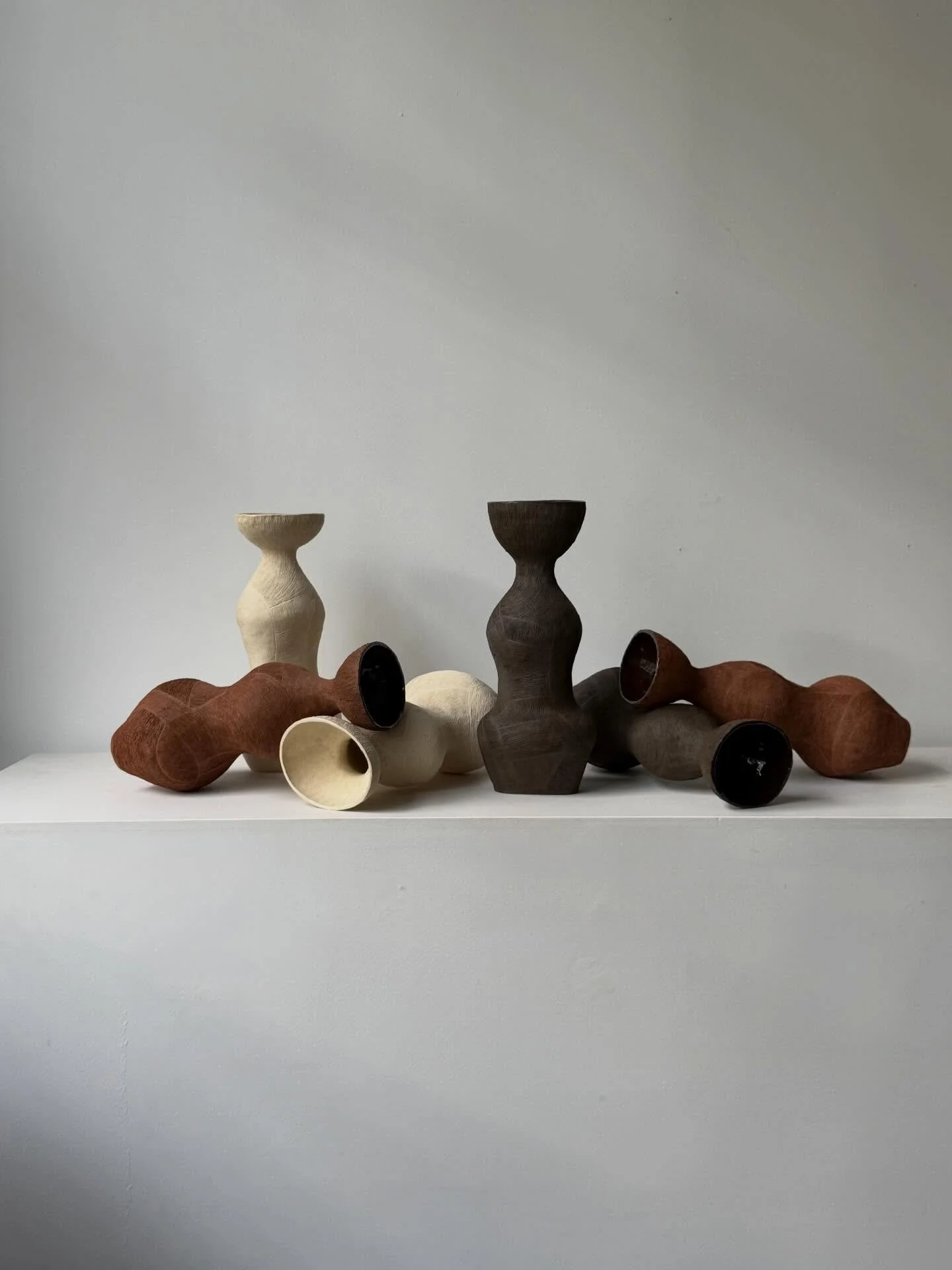 🤎 the kapok 
here like skittles&hellip;
in four bodies 🥀
.
.
.
.
.
.
#taniawhalenceramics #inthestudio #sculpturalceramics #handbuilt #interiordesign