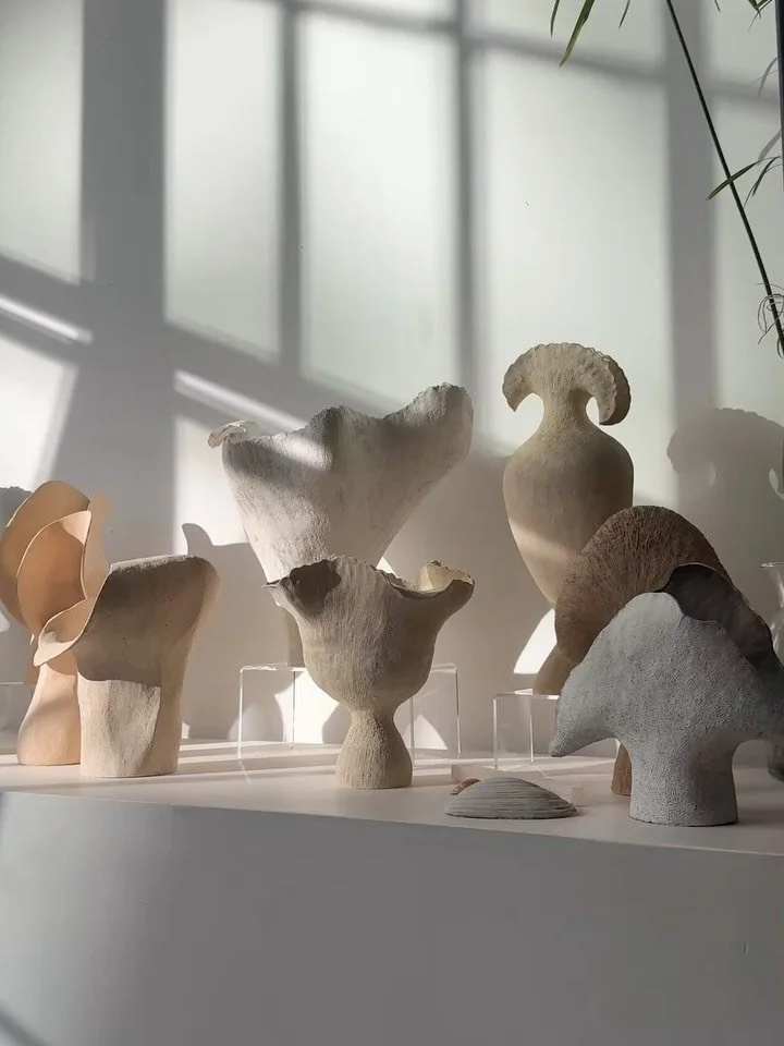 ☀️ from warmer days&hellip;🤎
#chasingthelight 🥀
.
.
.
.
#taniawhalenceramics 
#ceramicart
#ceramicsculptures