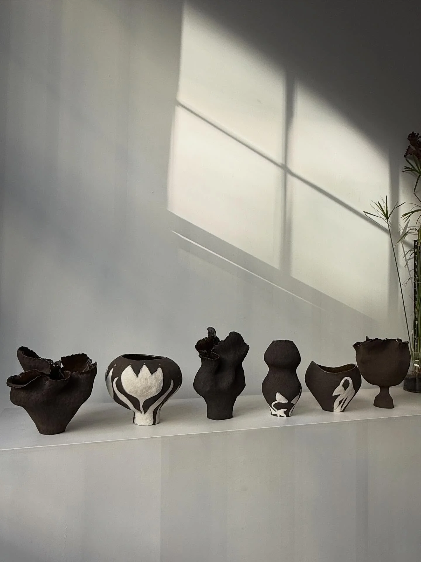 🖤🥀
#inthestudio #springsoon
.
.
.
.
#taniawhalenceramics #ceramicart #sculpture