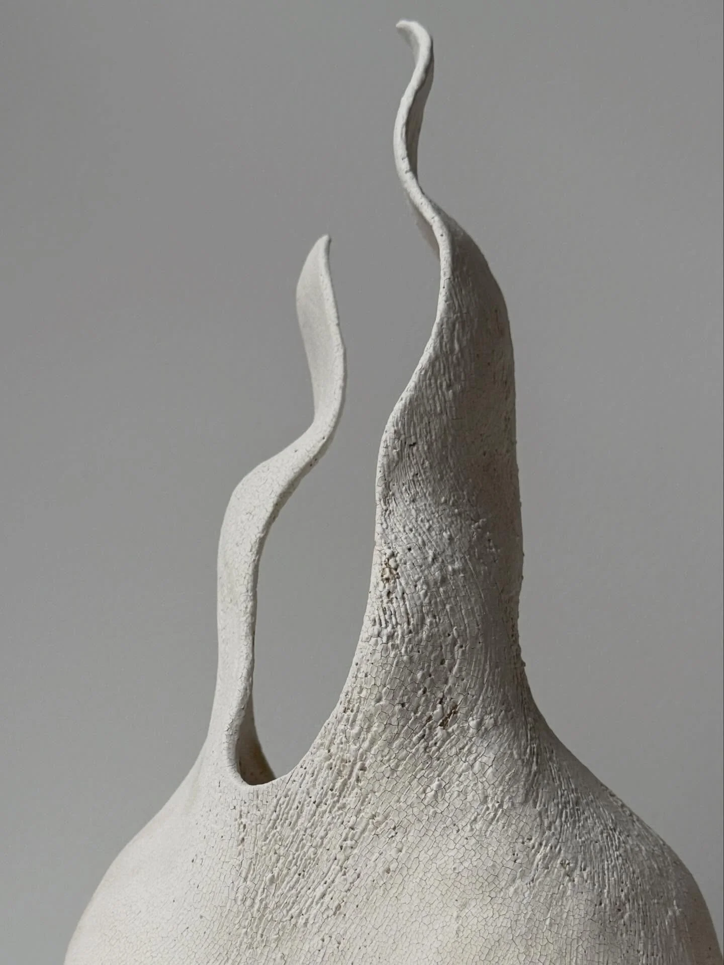 the curves &amp; surface on this body 🤎 
enjoying the fragmented..
.
.
.

#taniawhalenceramics #ceramicartist #sculpturalceramics #ceramicsculpture #sculpture