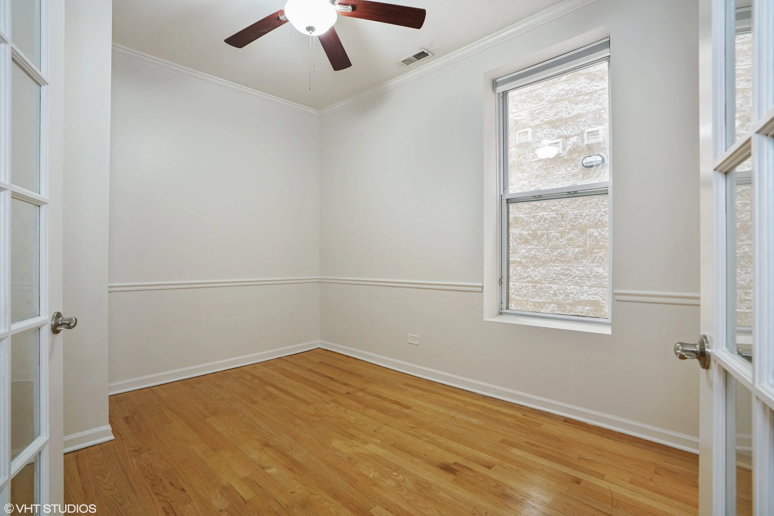 08_850WDiverseyParkway_unit1_153_2ndBedroom_HiRes.jpg