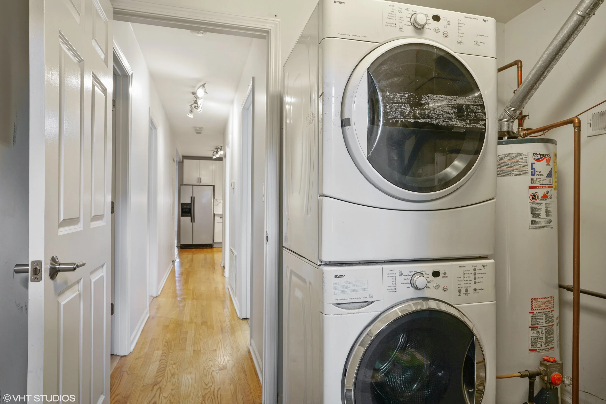 12_850WDiverseyParkway_unit1_44_LaundryRoom_HiRes.jpg