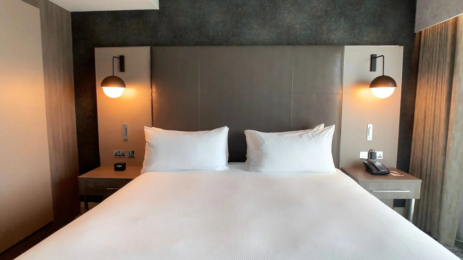 Hilton TECA Aberdeen - One Bedroom Suite - Bedroom - Bed