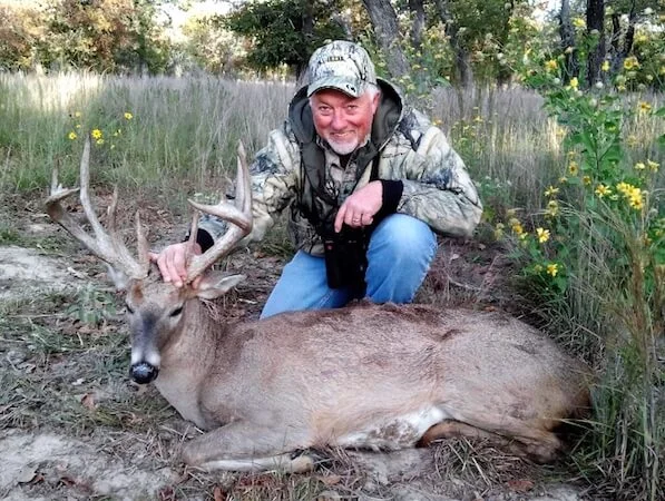 165-non-typical-buck-with-hunter-web-1.jpeg