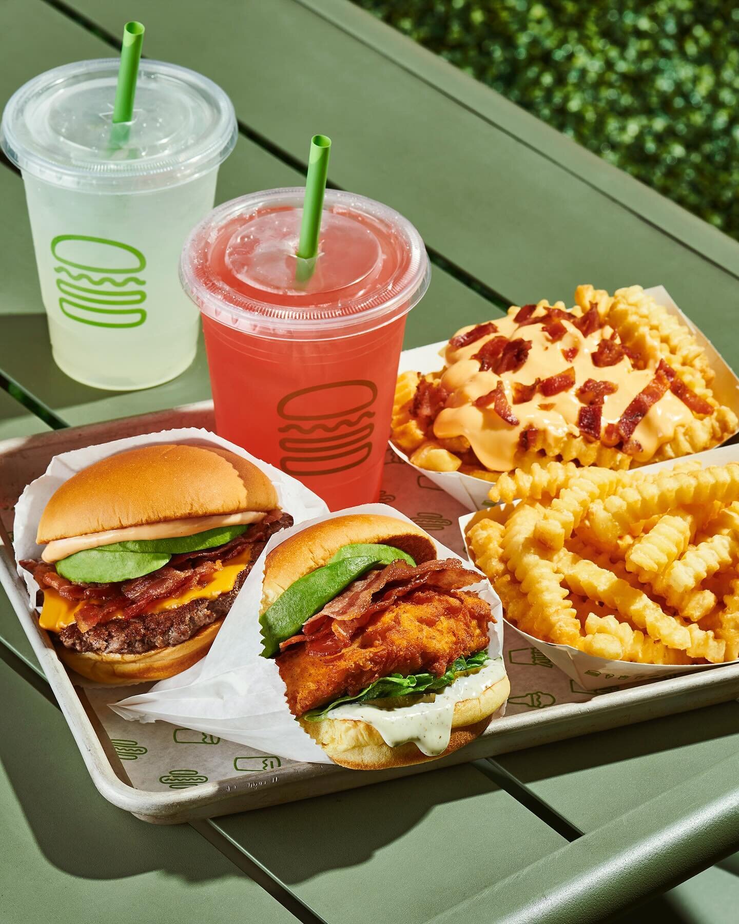 Some 🥑🥑🥑 work with @shakeshack last year! Such a colorful, summery platform to shoot ☀️

Client: @shakeshack 
Photo + Styling: @maxcophoto 
Lighting Technician: @reginatamburrophoto 
Production + Creative: Shake Shack team!

#foodphotographyandsty