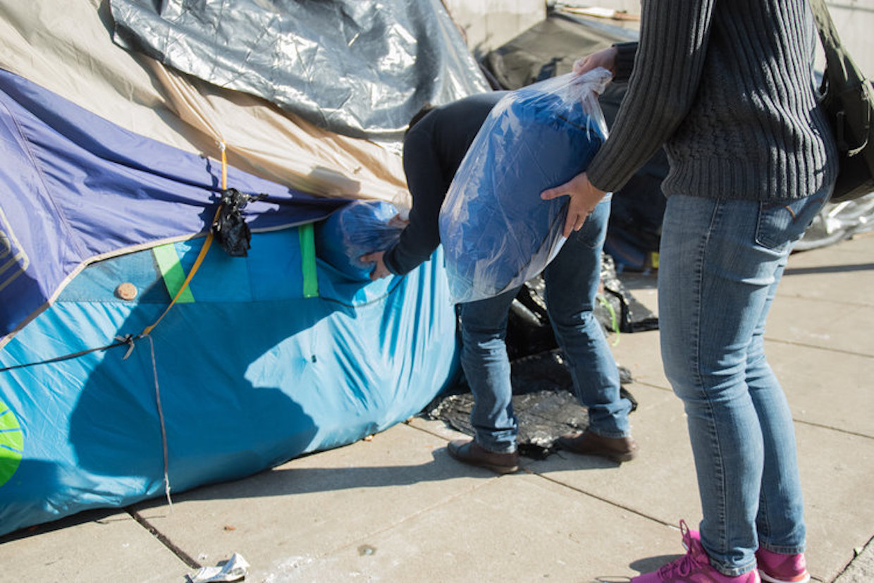 Muslims Give Sleeping Bags to America’s Homeless