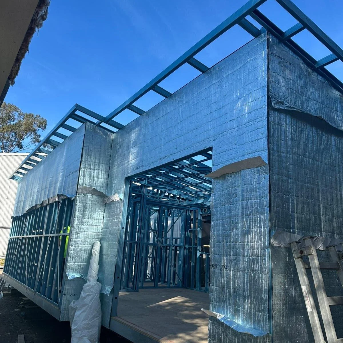 📍 Site 142 &ndash; Bayway Village
Designed to downsize without compromise 🏡

We worked with @broadworthmodular to deliver the @truecoresteel &reg; steel frame for this smart, compact cabin in Fern Bay.

✔️ Light gauge steel frame
✔️ 1 bed, 1 bath +