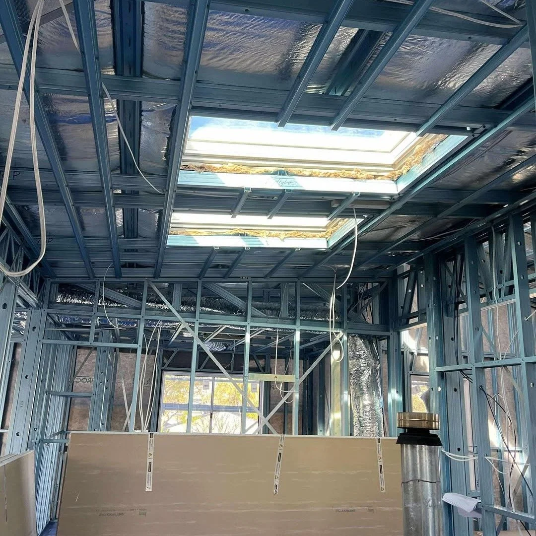 We're back following the build for @weare_thepollocks on this post!

Check out the progress..

@veluxaustralia installed ✅

@truecoresteel frames looking schmick 😍

@coastalbuiltcarpentry bringing the muscle 💪