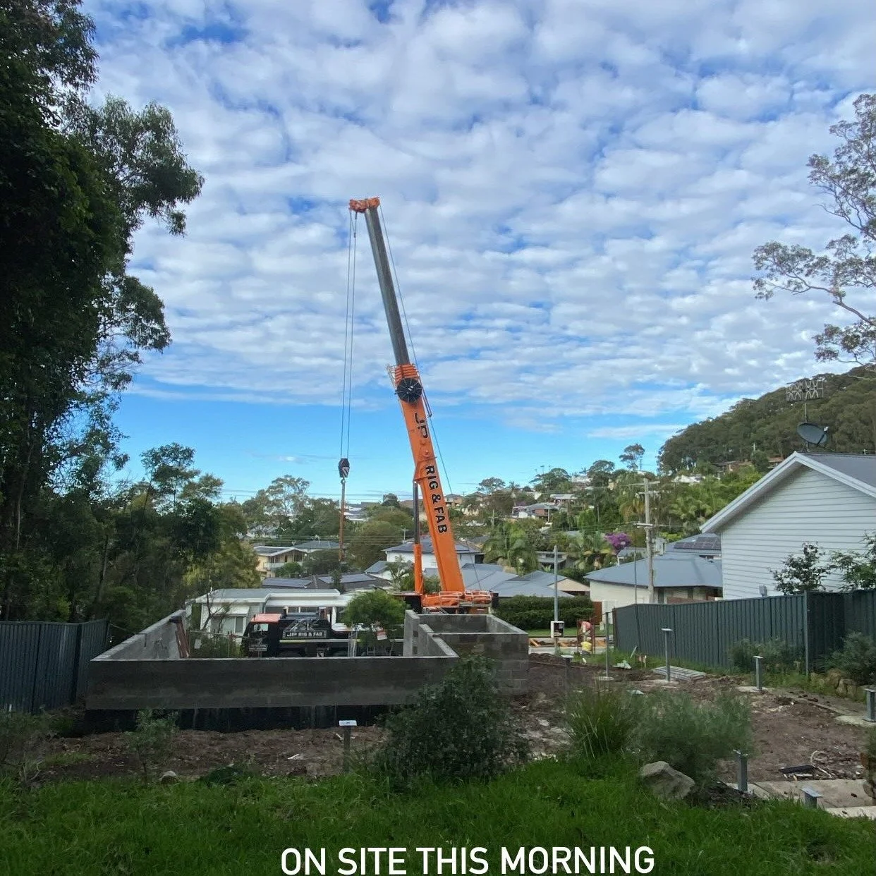 Another quality residential project underway in Wamberal 🔨

We&rsquo;re proud to have supplied the steel frames, roof trusses and flooring system for this modular home, designed and built by @broadworthmodular.

All framing was manufactured from lig