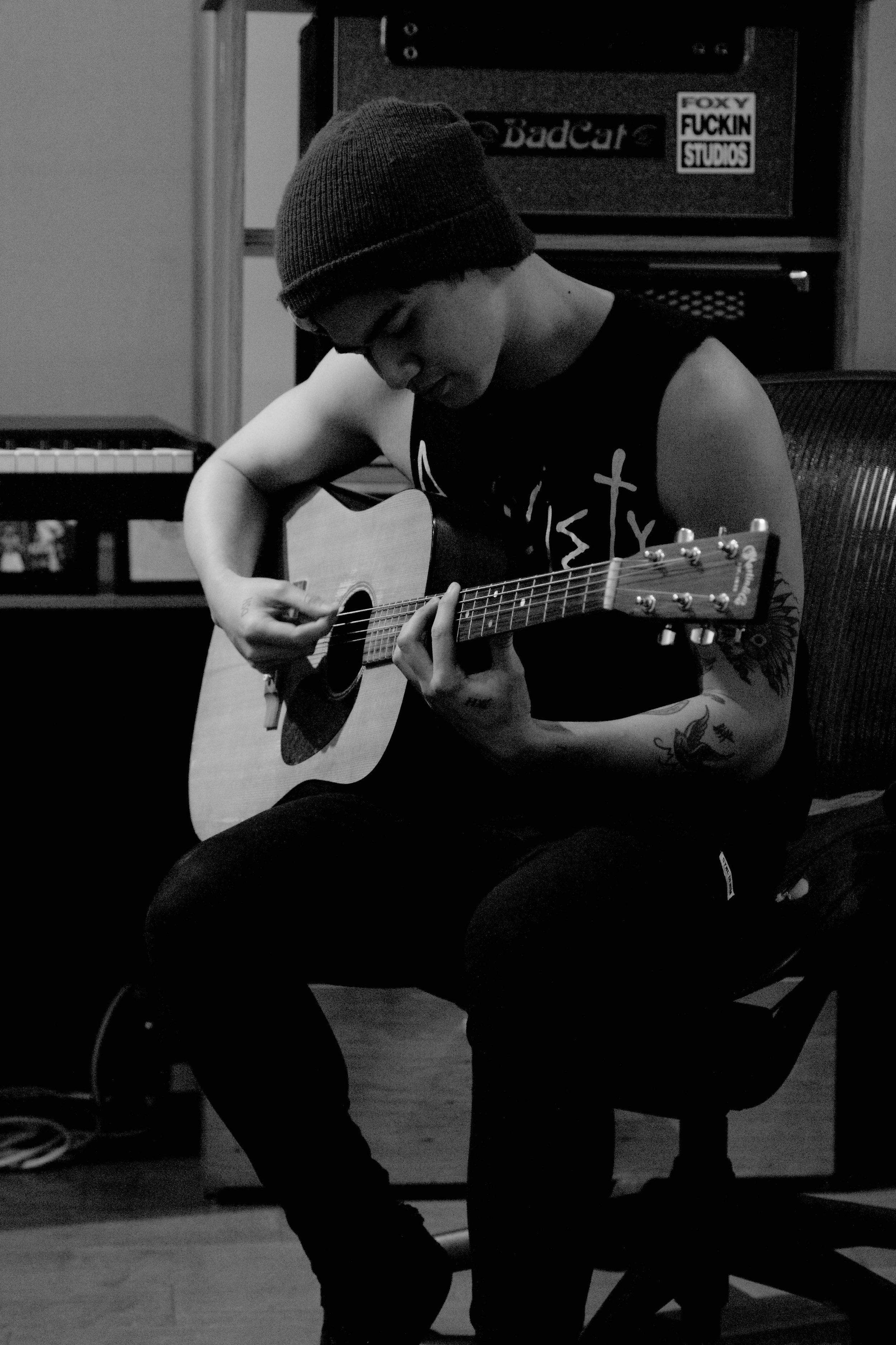  Calum Hood of 5 Seconds of Summer writing for “Sounds Good, Feels Good” at Foxy Studios 