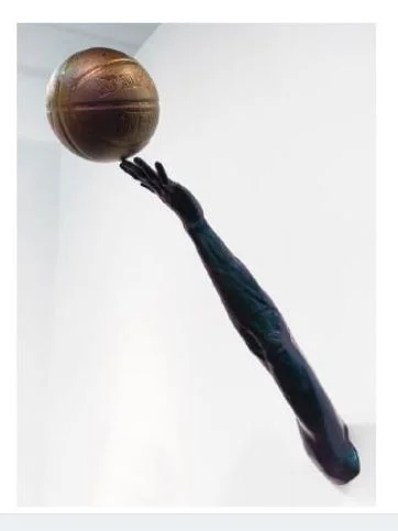 Hank Wilis Thomas with frame.JPG