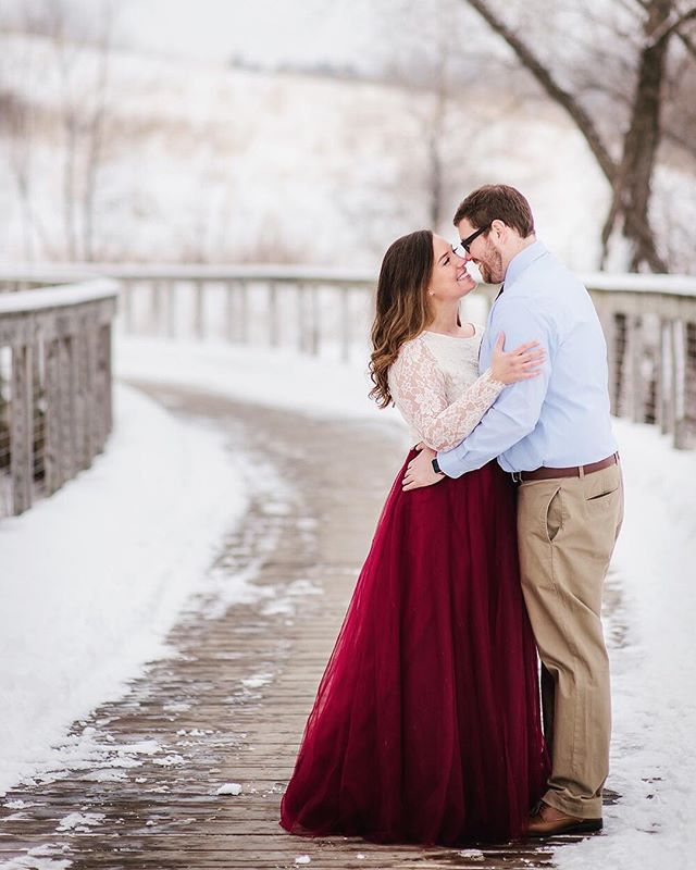 Winter engagement sessions really are my fave--especially when the bride shows up in a skirt like this! Total perfection @katiemeryhew
.
.
.
#minneapolisweddingphotographer #stpaulweddingphotographer #mnwedding #midwestbride #minnesotabride #mnweddin