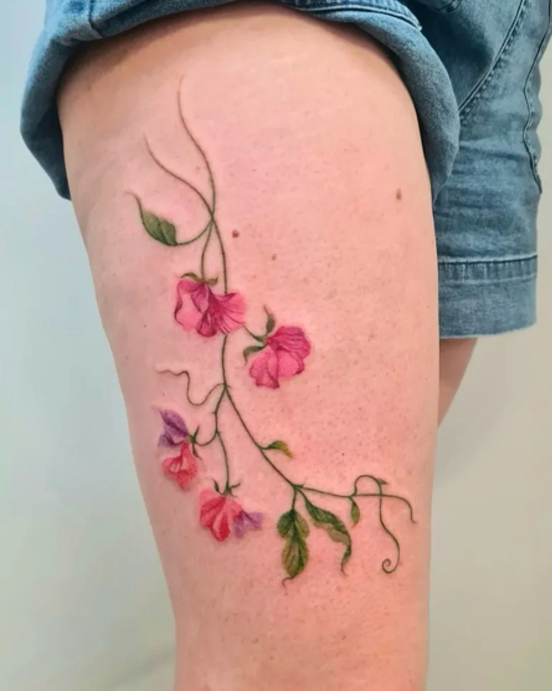 Some of the sweetest recent pieces by @jemkatattooart πππΊπΉπͺ»
LOVE the lemons! People need more fruit tattoos! π Also the greens used the that tea cup piece are stunning!!β¨
.
Books: open for both consultation and tattoo appointments, Jemka works