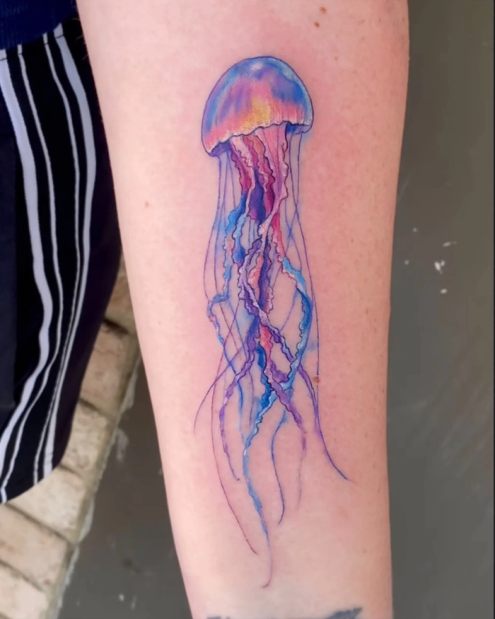 Fun pastel jellyfish by @eduardo.tavares.art π©·ππππ€ 
If you’re seeking something bright and beautiful, Ed’s your man! 
.
Books: Open for consultation and tattoo appointments! Ed works Wednesday and Friday every week, and weekends when