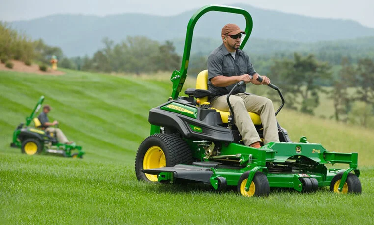 Z900 updates continues the LandHQ John Deere commitment to innovation in the commercial and contracting sector.