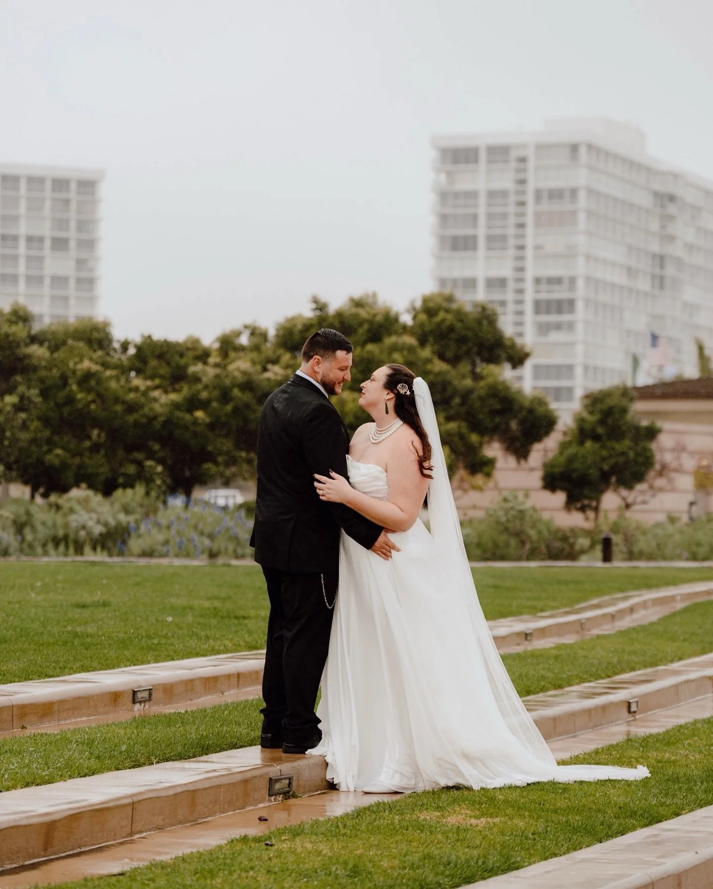 D &amp; M embracing the rain!! 🌧️ I absolutely love this!! 

Second shooter for @volaviastudio 

#weddingphotography #weddingphotographer #iephotographer #sandiegophotographer #fontanaphotographer #sandimasphotographer #brideandgroom #weddingday