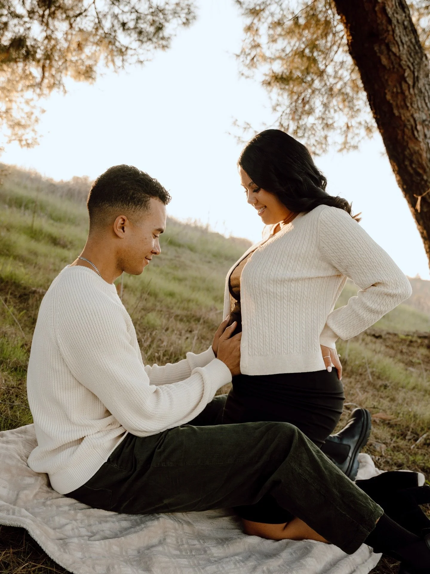 Big smiles, bigger news &amp;mdash; Shaniece &amp;amp; Grant are expecting!🥹

#pregnancyreveal #maternityphotoshoot #maternityphotographer #iephotographer #sandimasphotographer #couplesphotographer #babybump #maternitysession