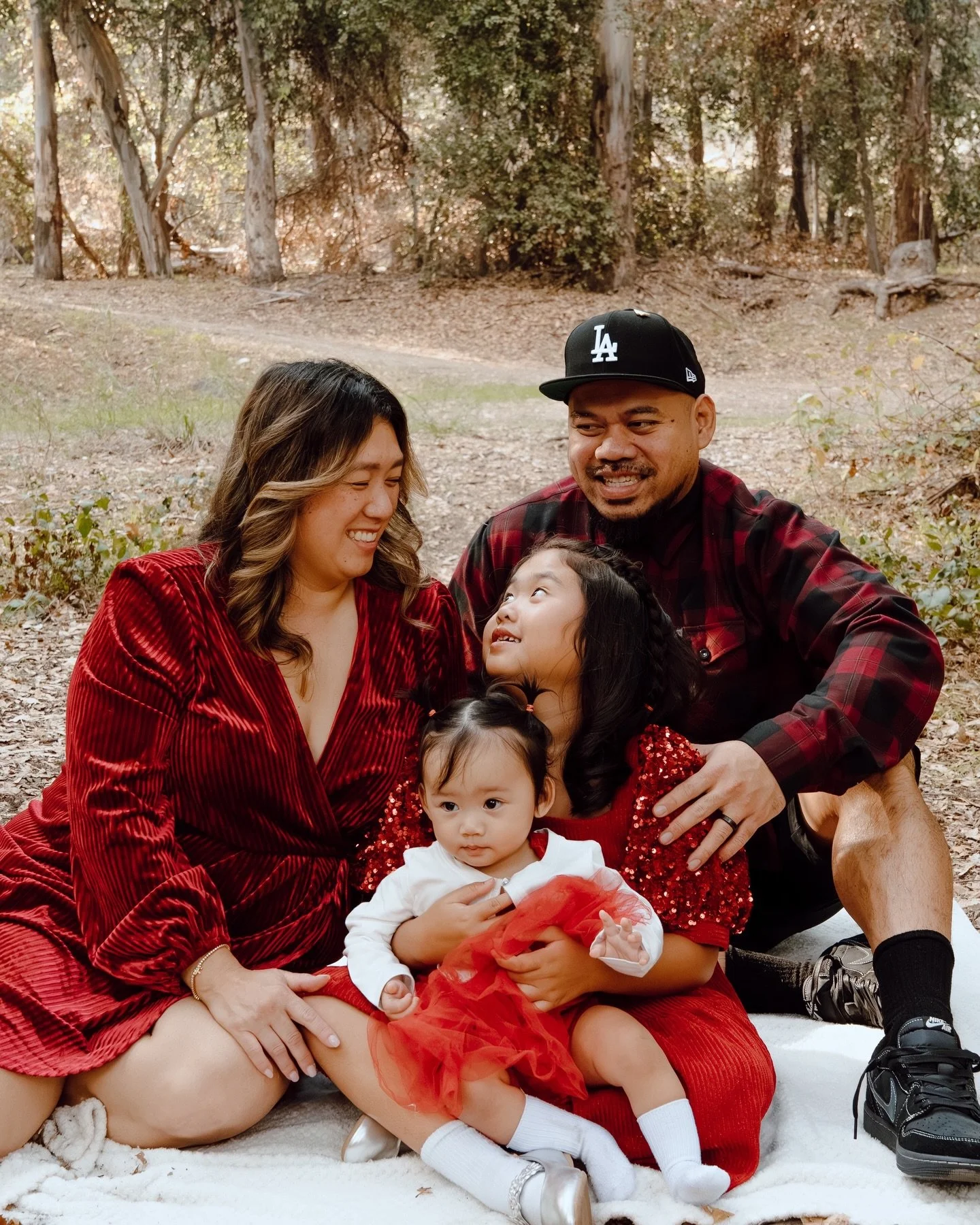 Nothing sweeter than capturing families wrapped up in holiday magic ✨❤️