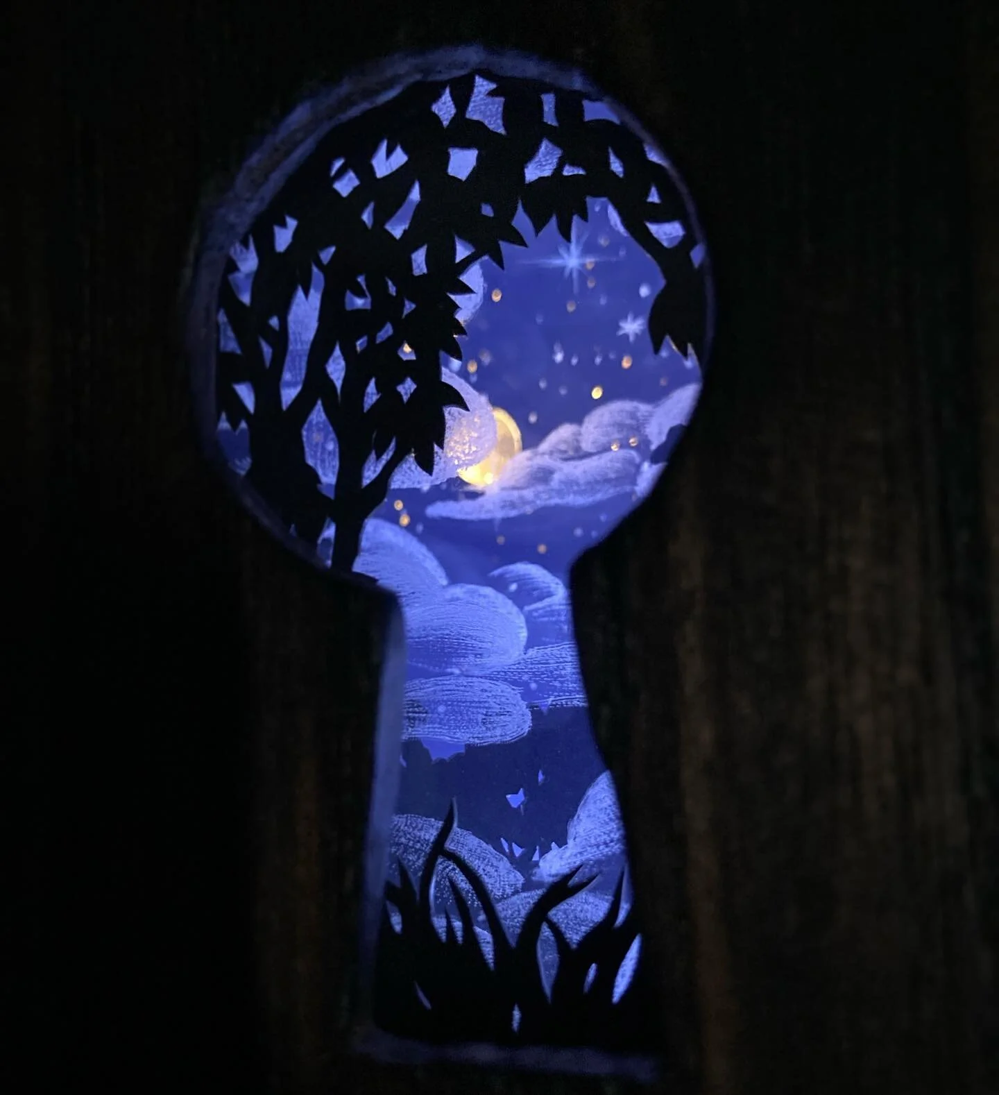 星の扉 / Star gate 
2023

&ldquo;Open the door&rdquo;グループ展
今週土曜日より参加します。
.
.
.
.
#diorama #smallsculpture #lightart #lightbox #konatsuhonda #本田小夏 #spanartgallery #tokyoart #nightscape