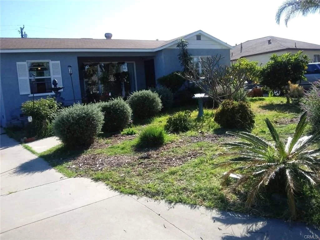 Beautiful home located in a nice Bellflower neighborhood. Close to great schools and easy access to major freeways. 2 car garage that has been converted. Large lot size 7,181 sqft. Central air.