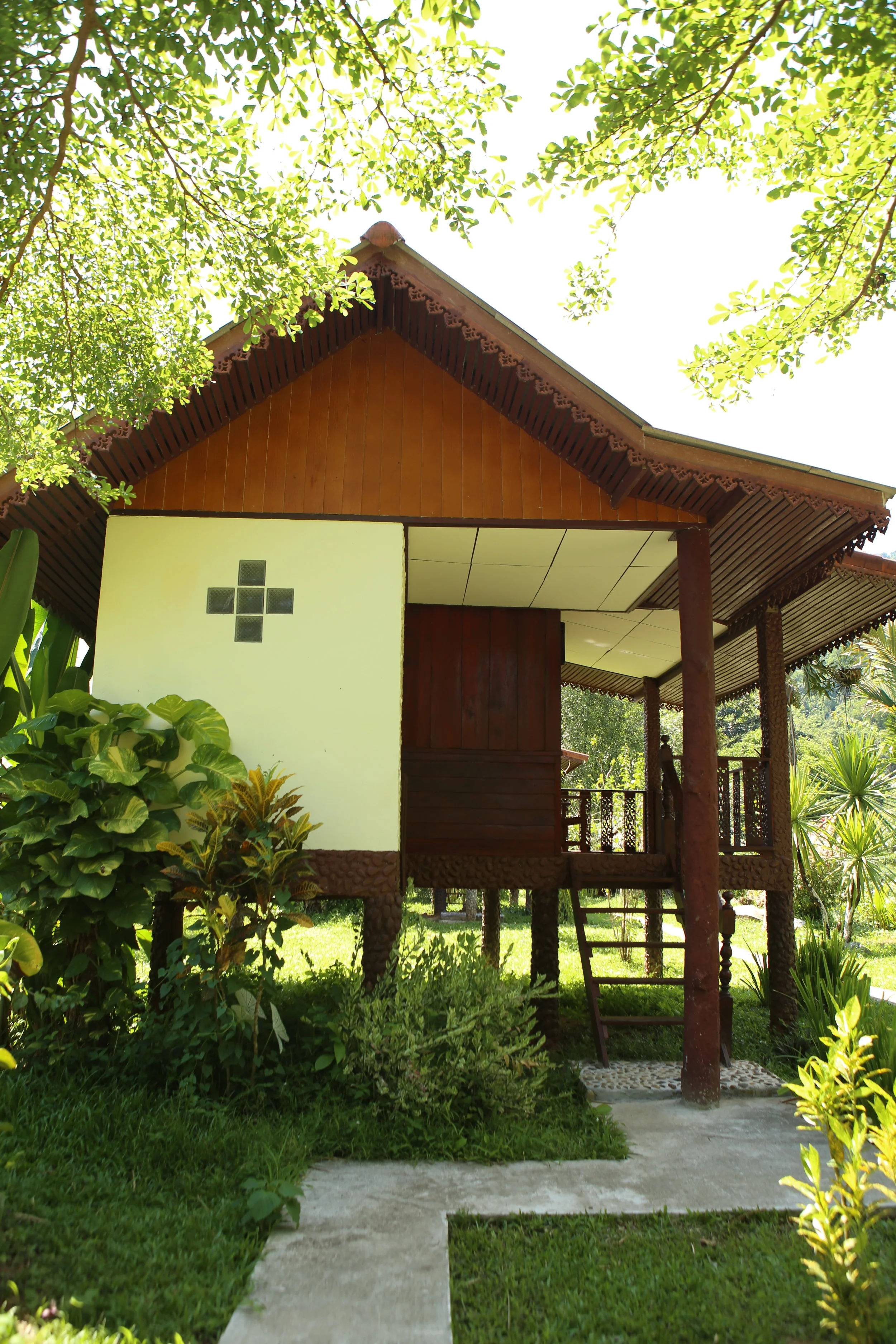 Khao Sok Riverfront Resort 