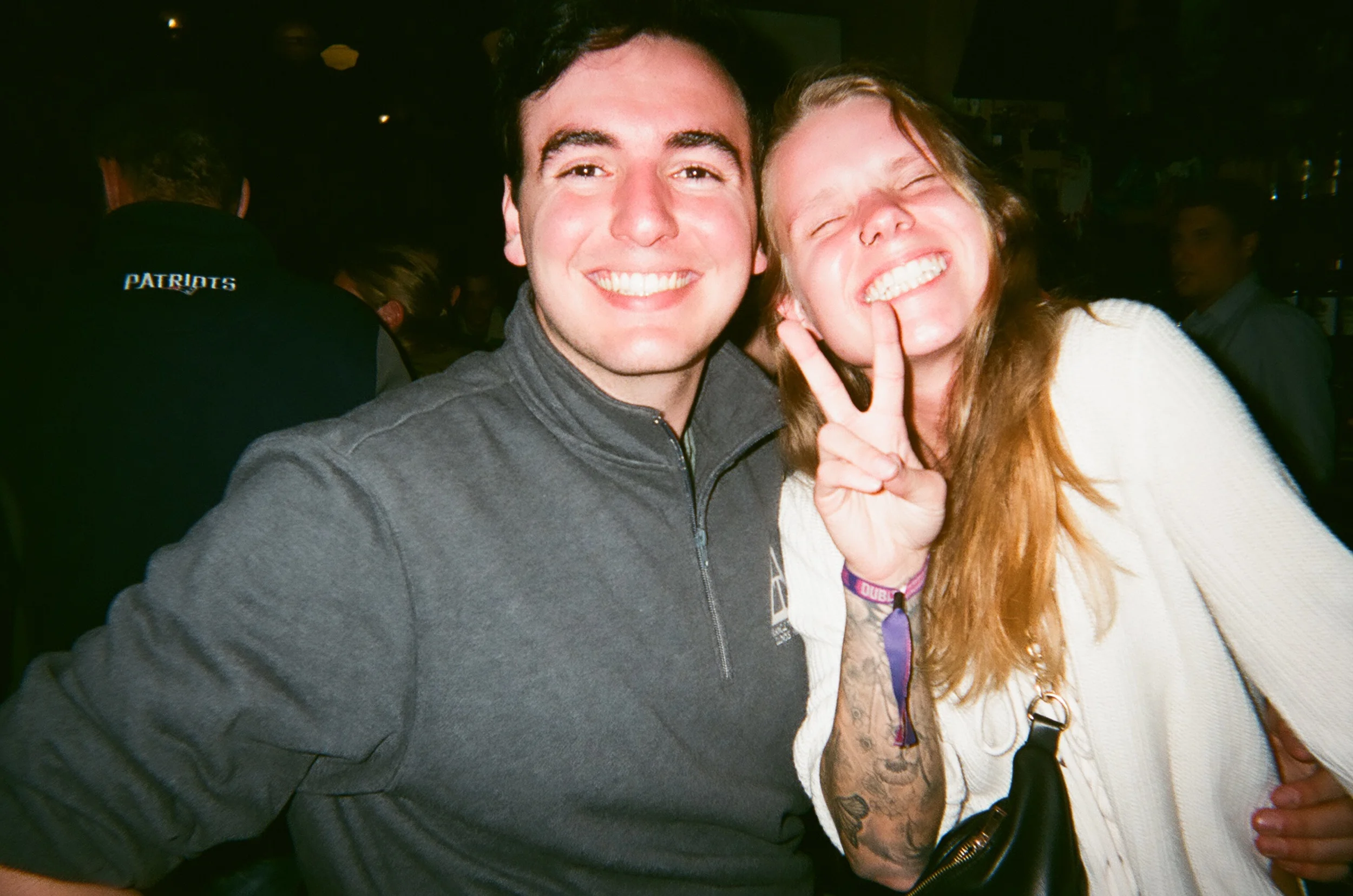  New friends met in the crowd of 40 people we had on our pub crawl&nbsp; 