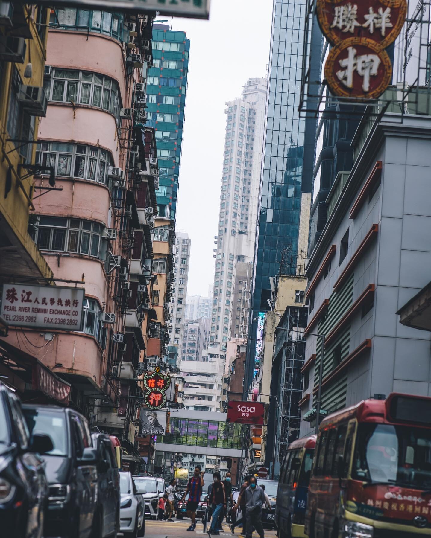 .
.
.
.
.
#streetphotographerscommunity #picsofhk
#streetdreamsmag #hongkonginsta 
#dreaminstreets #lensonstreets 
#streetsdiscovered #capturestreets
#streetphotography  #streetmobs 
#streetmagazine  #streetsofhongkong 
#streetartphotography #monster