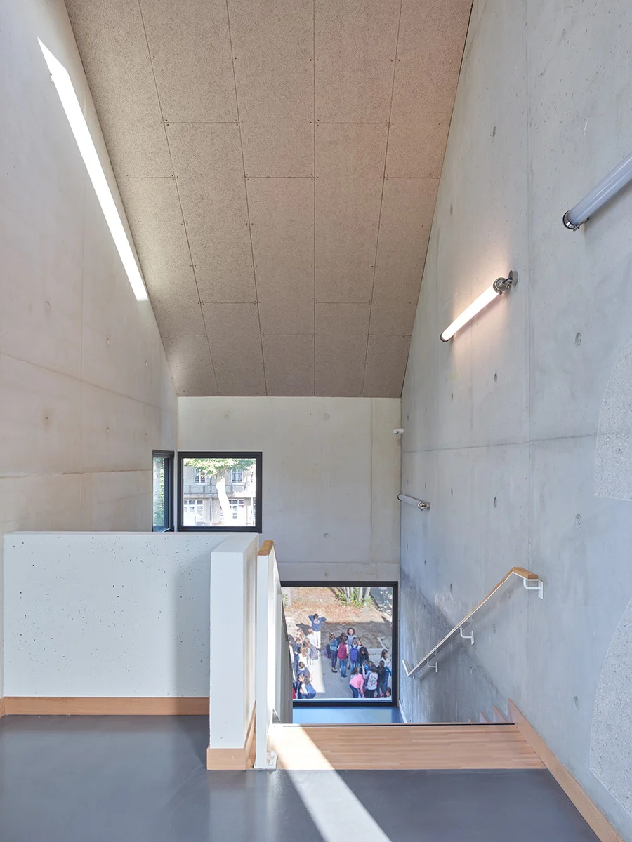N2-escalier-1©S.Chalmeau non libre de droits+kids copie.jpg