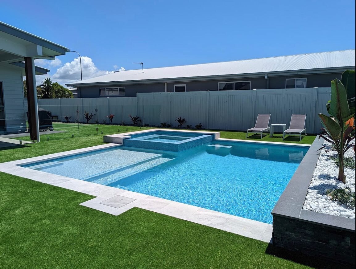 C O A S T A L  C O M F O R T ➖ Welcome back and with a few little (big) additions I might add. How&rsquo;s this beautiful new pool area!! Watch this space, she will going live (again) very soon! With full Xmas availability! #poolhouse #howzitstays #a
