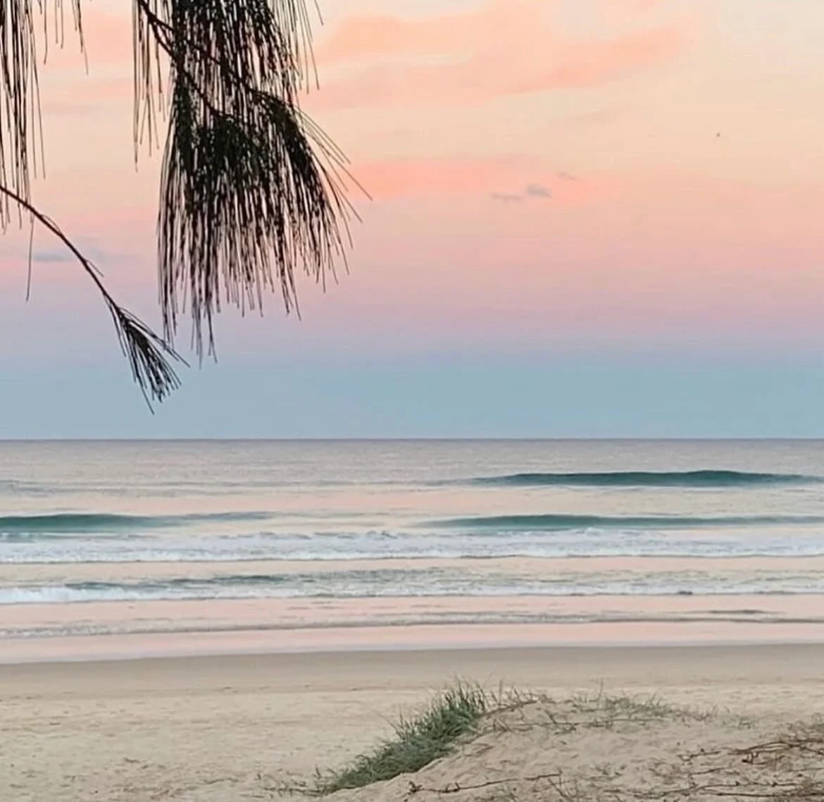 Can’t beat winter sunsets at Caba!! 
#wintersunset #cabaritabeach #caba #beachhouse #poolhouse #cabacottage #airbnb #stayz #howzit