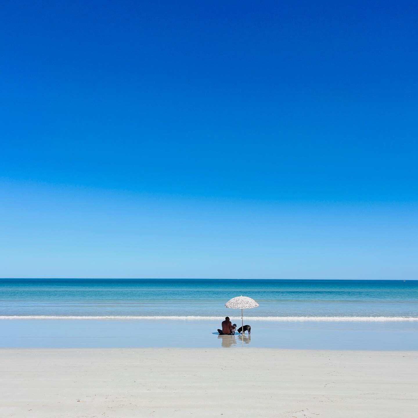 Nothing but clear blue skies, salty hair, sandy toes and sun kissed skin. Bring on summer holidays already!