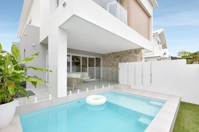 CASA Palms is Live! 

July school holidays and Xmas holidays up for grabs! 

🛌 Sleeps up to 9 
🛁 2 bath 
👙 Pool 
⛱️ Beach a flat 200m walk 
🛍️ Shops around the corner (200m)

The perfect home away from home in Casuarina, northern NSW. Holidays ar