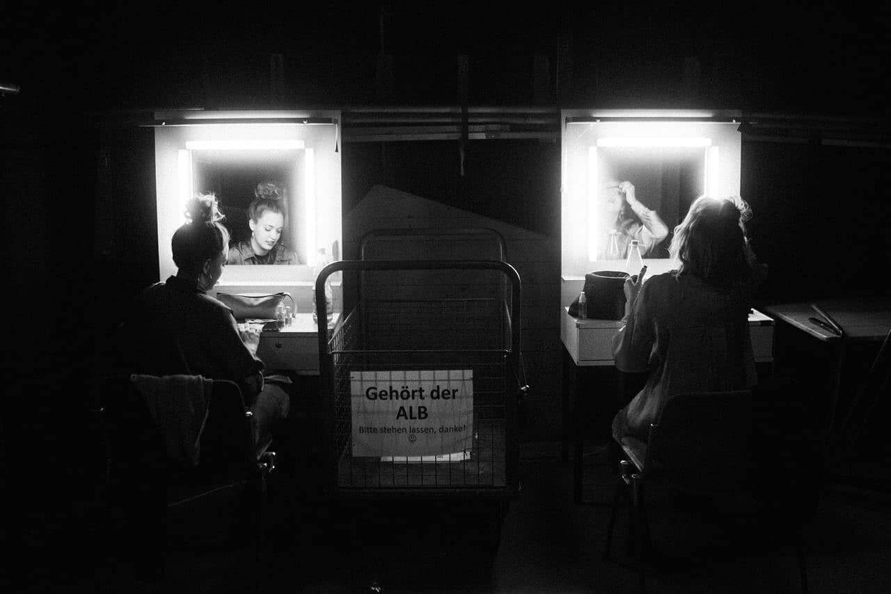 Behind the scenes 

📷 by @vonmuellerrr 

#backstage #duo #KALEJ #lookinginthemirror #beforeconcert