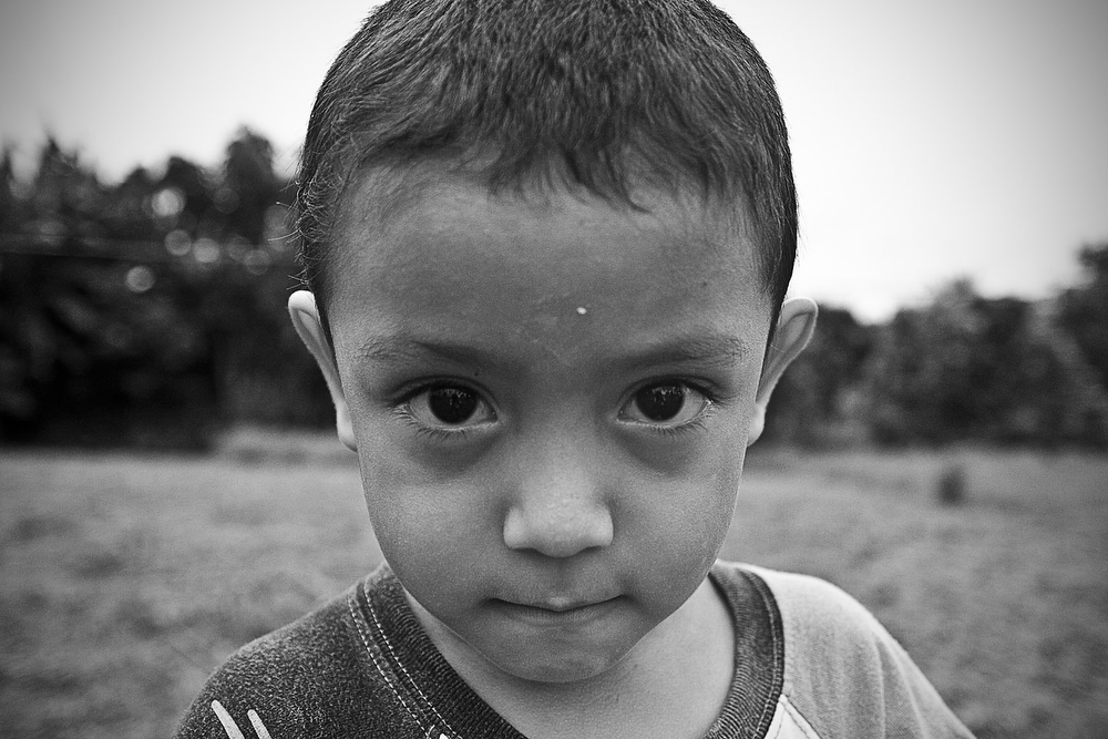  Benjamín, 4 and a half years old, has lived his short life in the land surrounding the factory. He is one of the faces of the tragedy. The analysis of his blood determined levels of lead well above the tolerable limits. In children, lead poisoning o