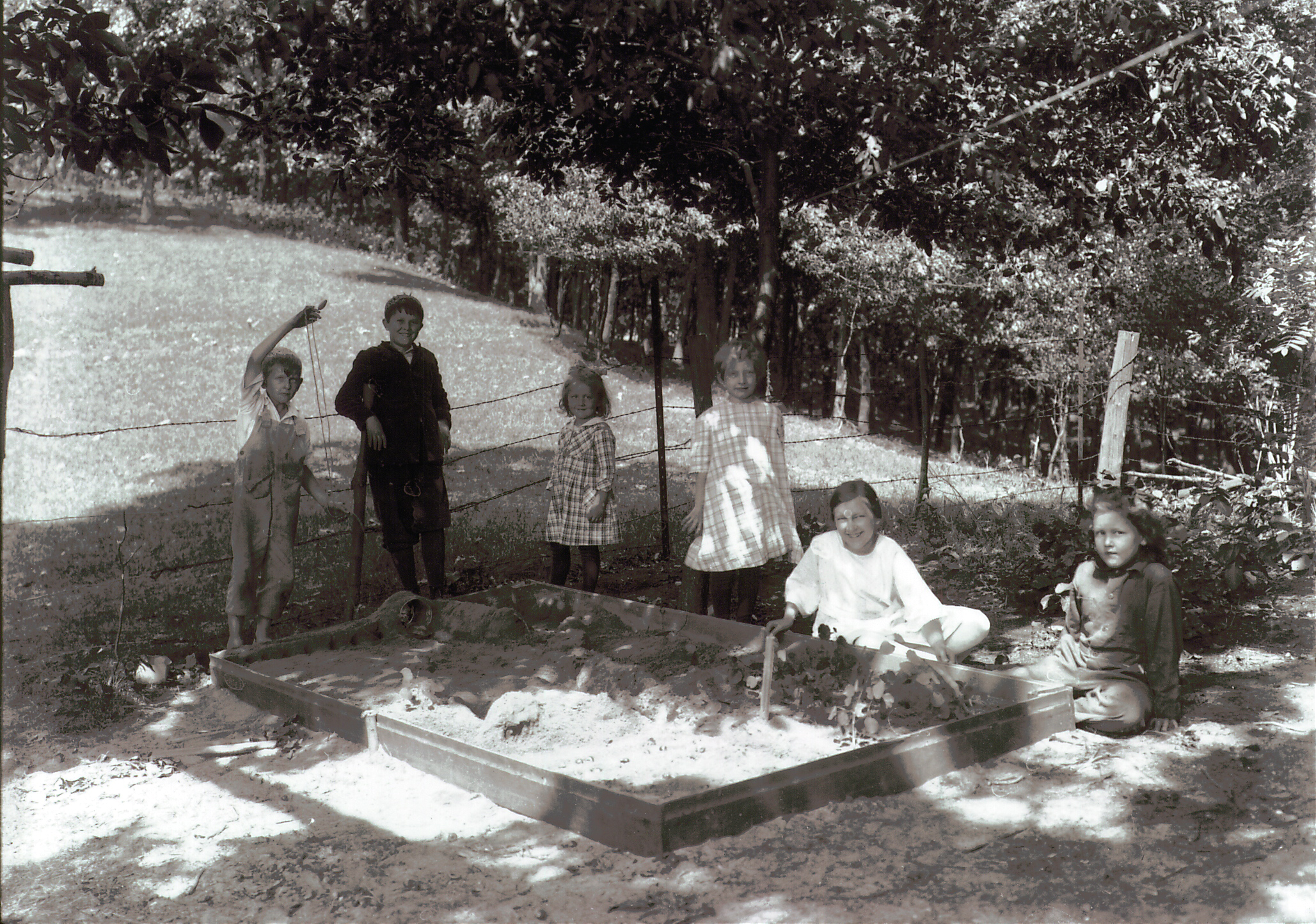 Lefeber Children in the Sandbox