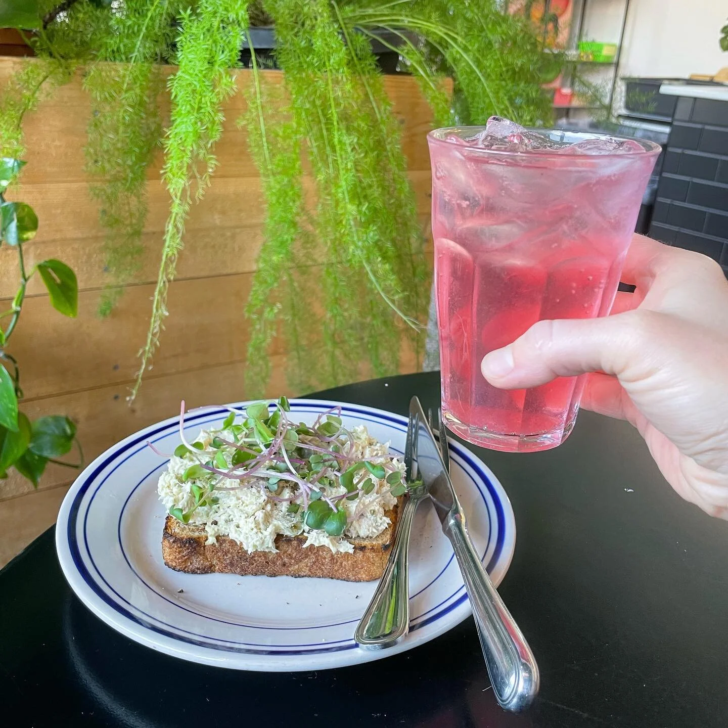 💐now serving our spring menu 💖 MONDAY - saturday 6:30 am to 5:00 pm

🫐🍓raspberry syrup great with mocha, iced tea, matcha or as a soda
🐟 tuna salad on toast
🍯 honey lavender latte 

#specialtycoffee #fancytoast #lesliecoffeeco