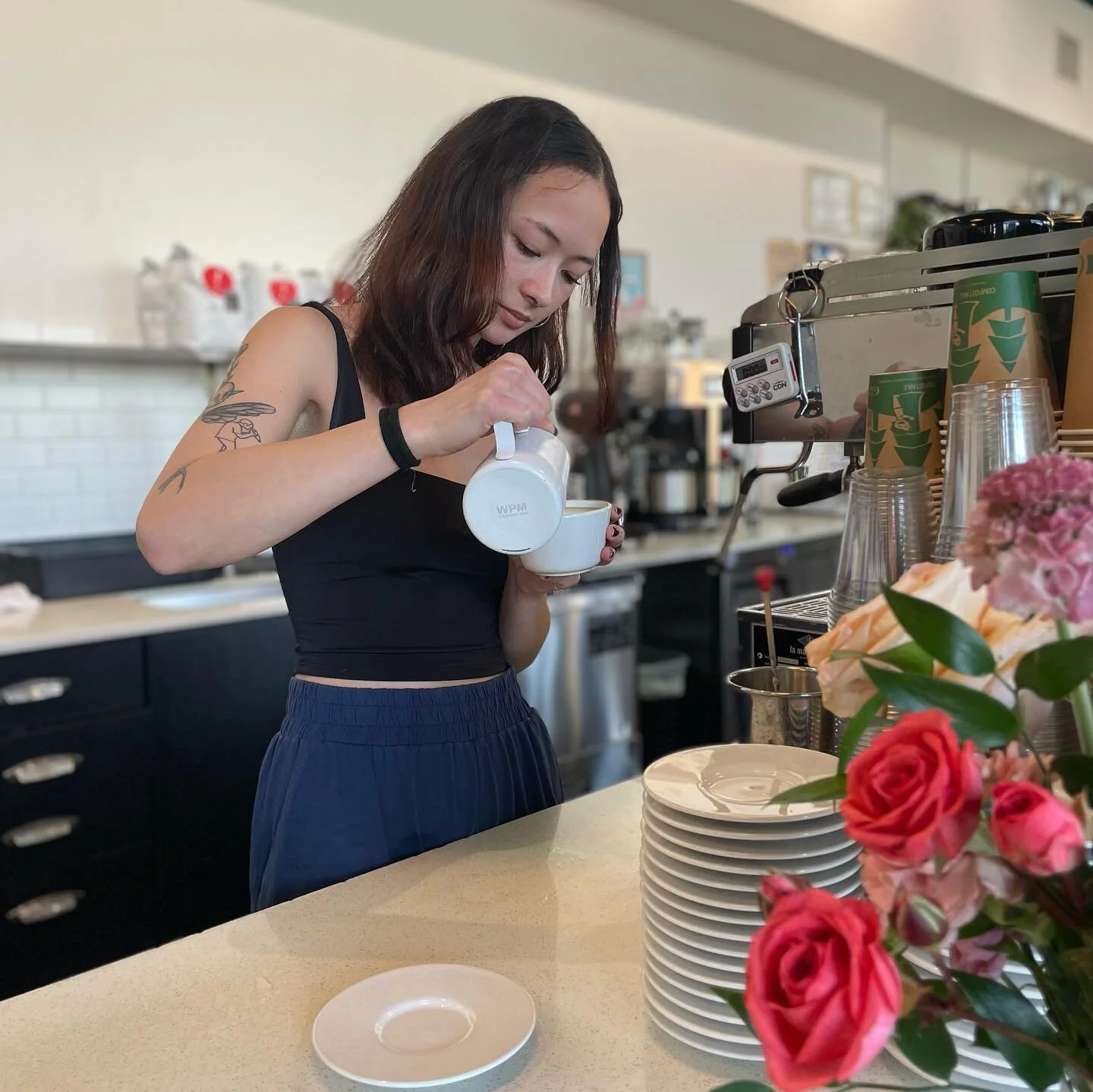 ⭐️ staff recommendation from emily ⭐️

8 oz matcha latte with lite vanilla and oat milk 

you can find all the staff recs by the register or when you order online under drinks&gt;staff recs 💖

#lesliecoffeeco #baristalife #specialtycoffee