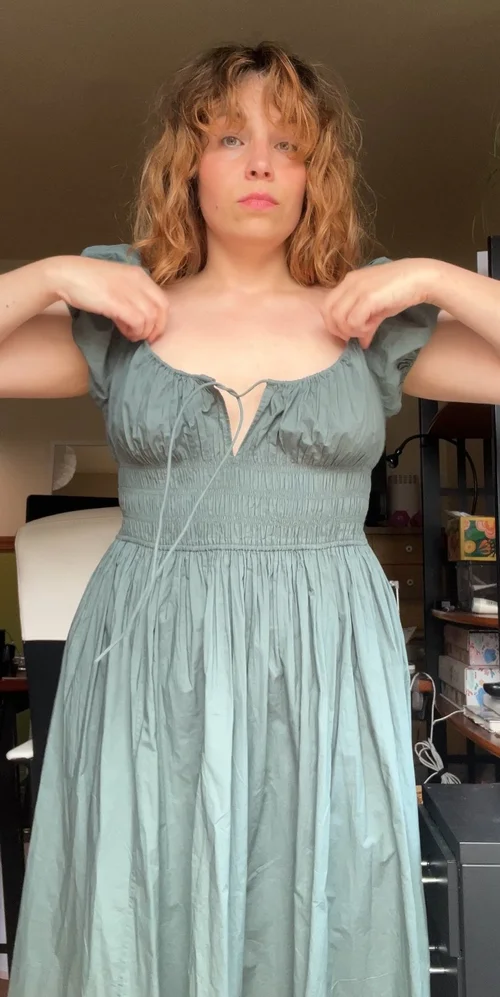 DEN Quinn Dress Review: Sizing, Fit on Curves & Is It Worth It? - Blog DEN Quinn Dress Review: Sizing, Fit on Curves & Is It Worth It? - Blog