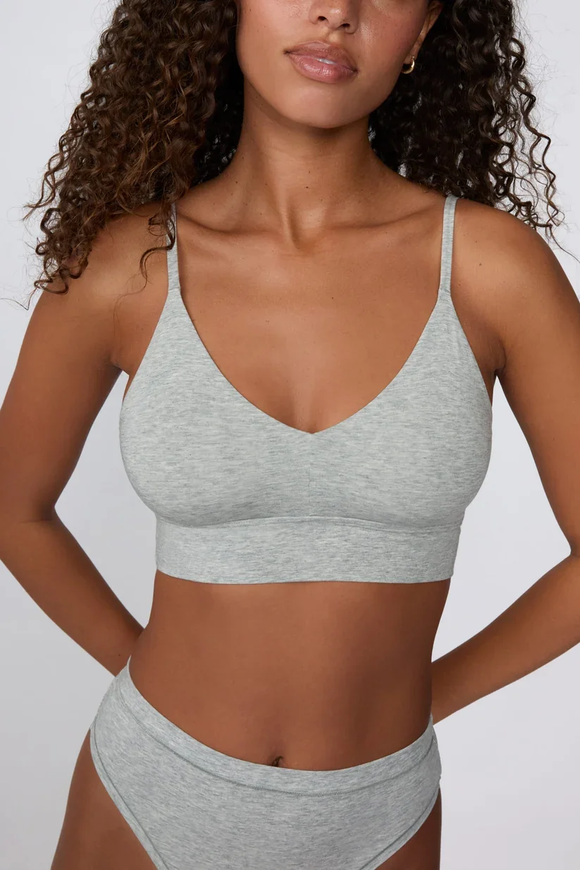 1_CloudCottonTriangleBralette_HeatherGrey_Courtney_S.webp